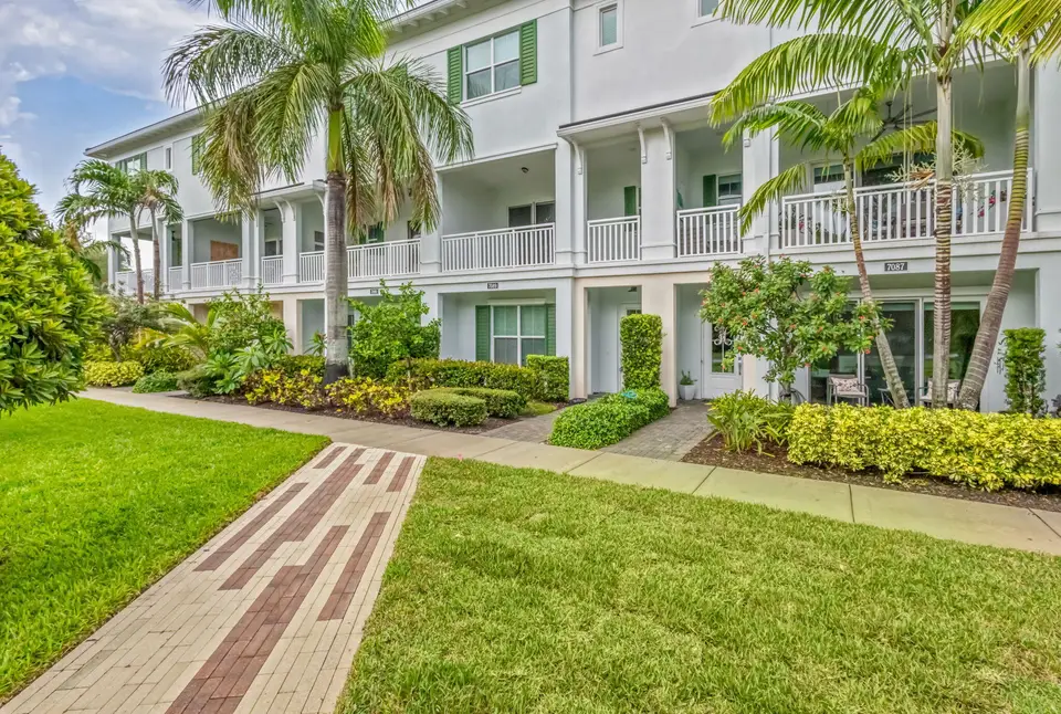7089 Edison Place, Palm Beach Gardens, FL 33418