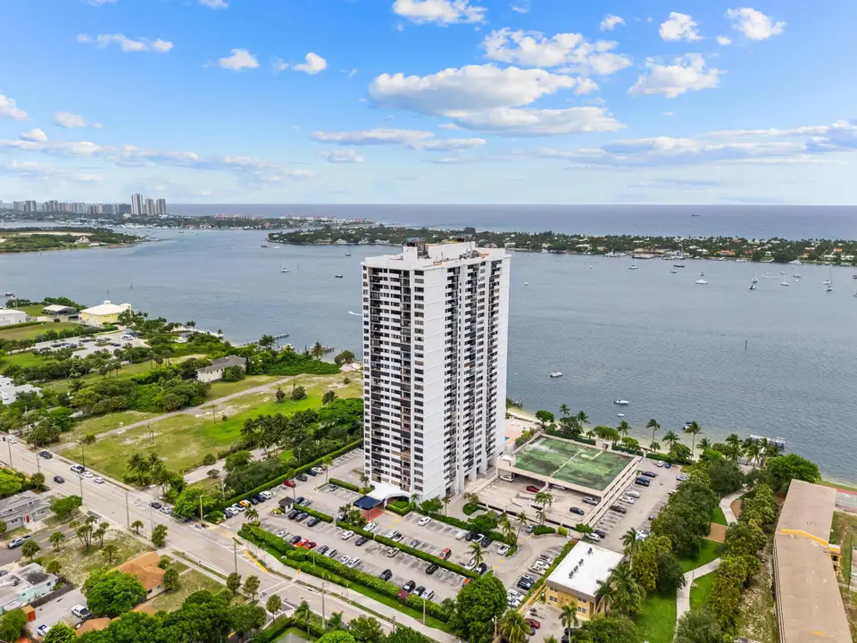 5600 N Flagler Drive 402, West Palm Beach, FL 33407