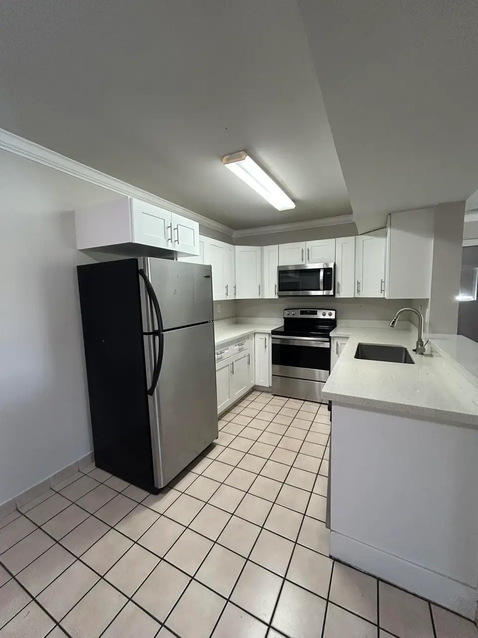 450 W Palm Cir Circle W 103, Pembroke Pines, FL 33025