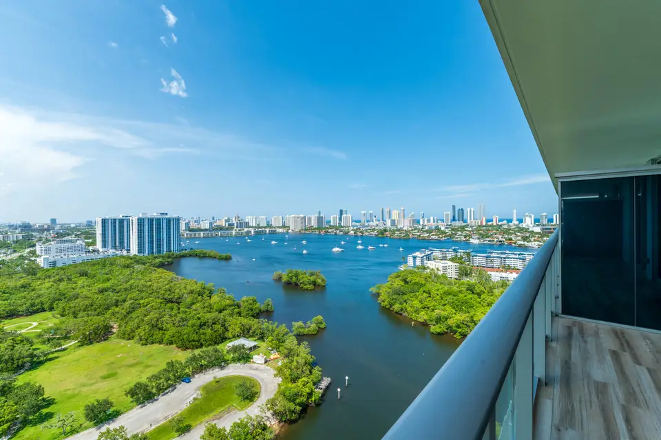 16385 Biscayne Boulevard 2502, North Miami Beach, FL 33160
