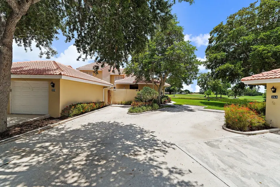 261 Old Meadow Way Way, Palm Beach Gardens, FL 33418