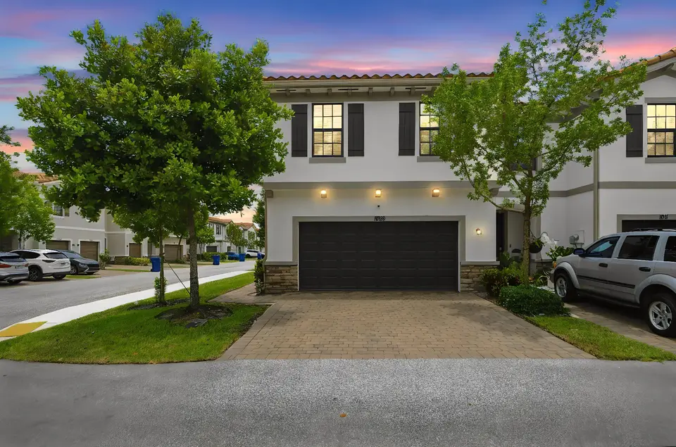 1009 Sweet Briar Lane, Riviera Beach, FL 33410