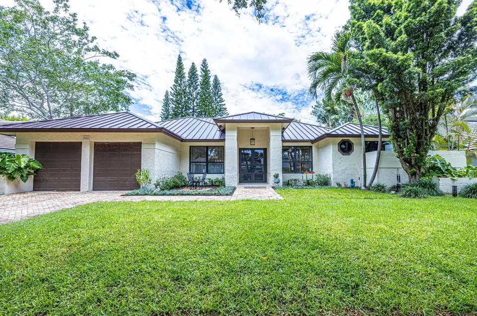 1985 Parkside Circle S, Boca Raton, FL 33486