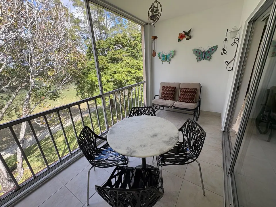 1055 Country Club Drive 404, Margate, FL 33063