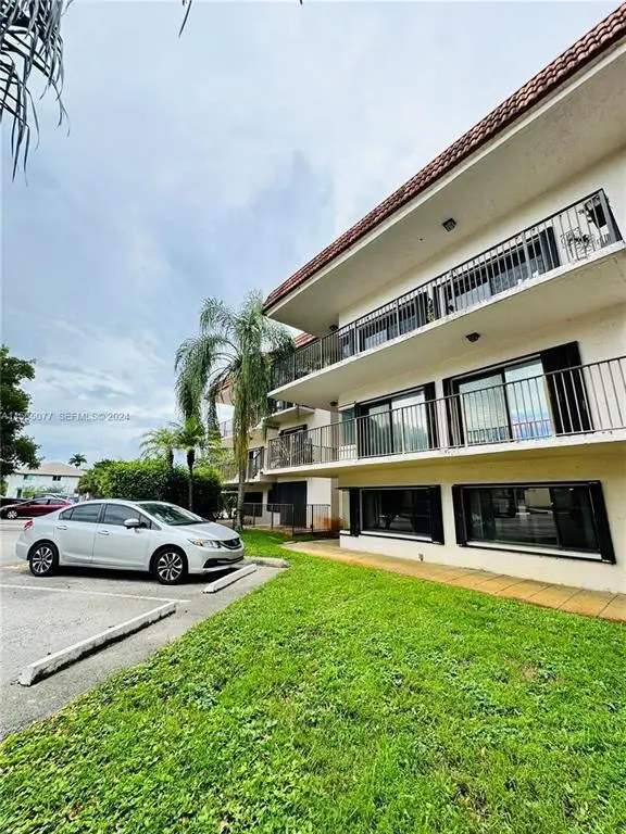 4730 SW 62nd Way 104, Davie, FL 33314