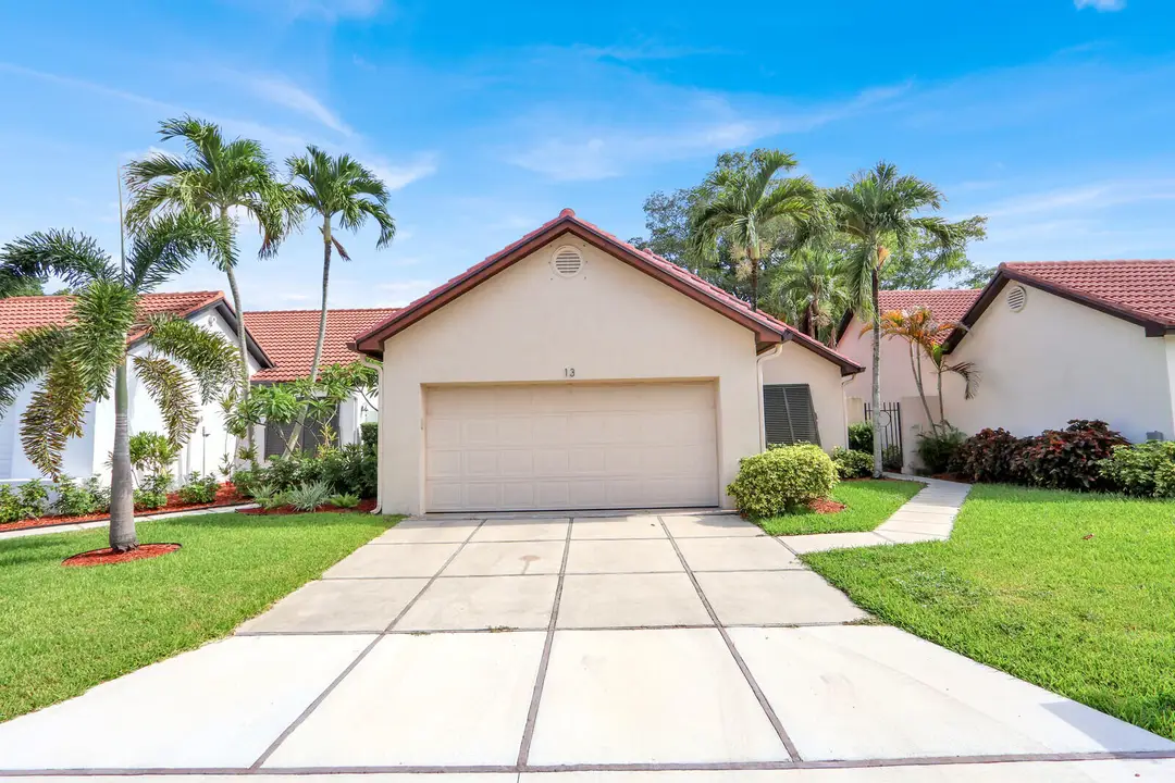 13 Ironwood Way N, Palm Beach Gardens, FL 33418