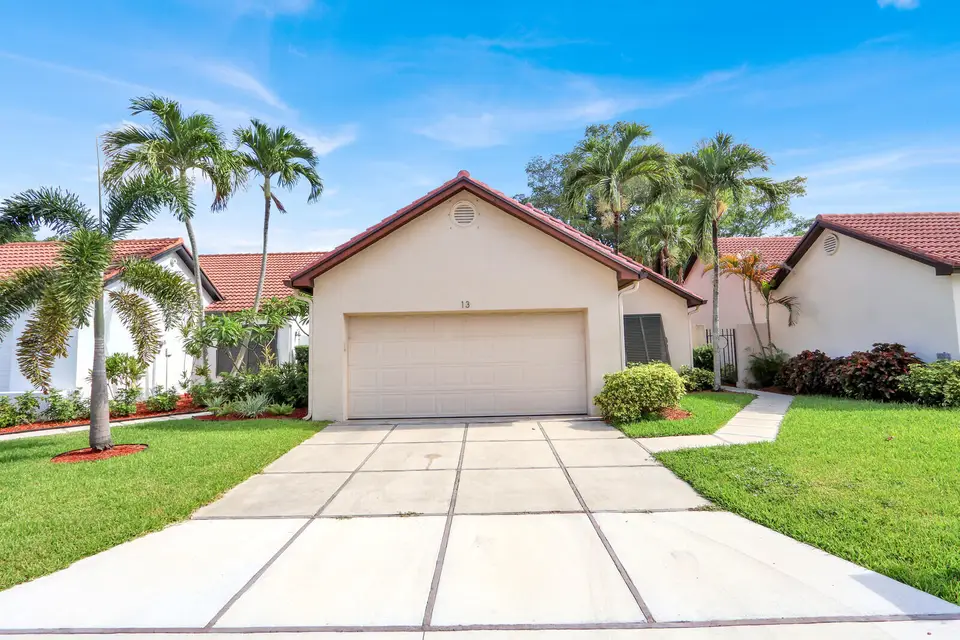 13 Ironwood Way N, Palm Beach Gardens, FL 33418