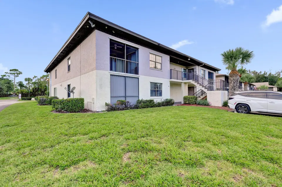 4225 S 57th Avenue E, Greenacres, FL 33463