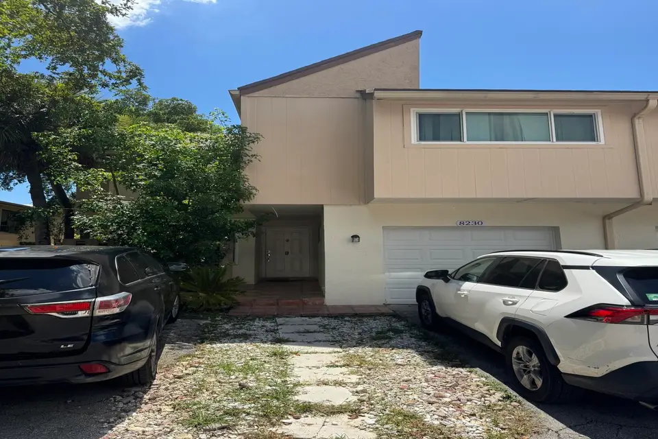 8230 NW 9th Court 6, Plantation, FL 33324