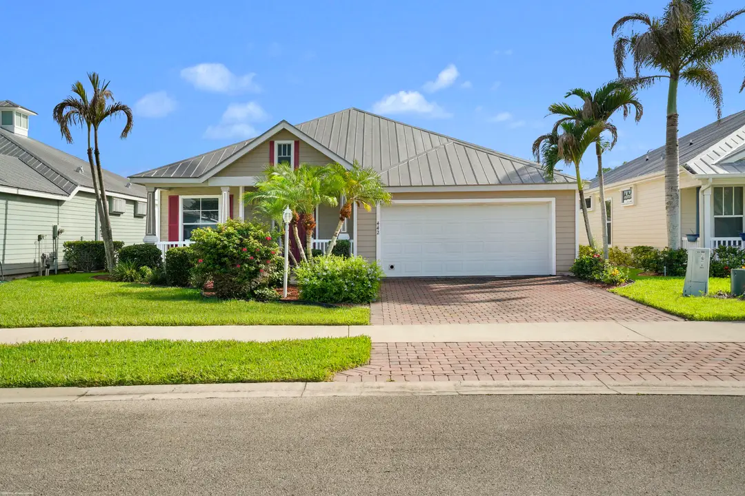 442 NE Leaping Frog Way 006