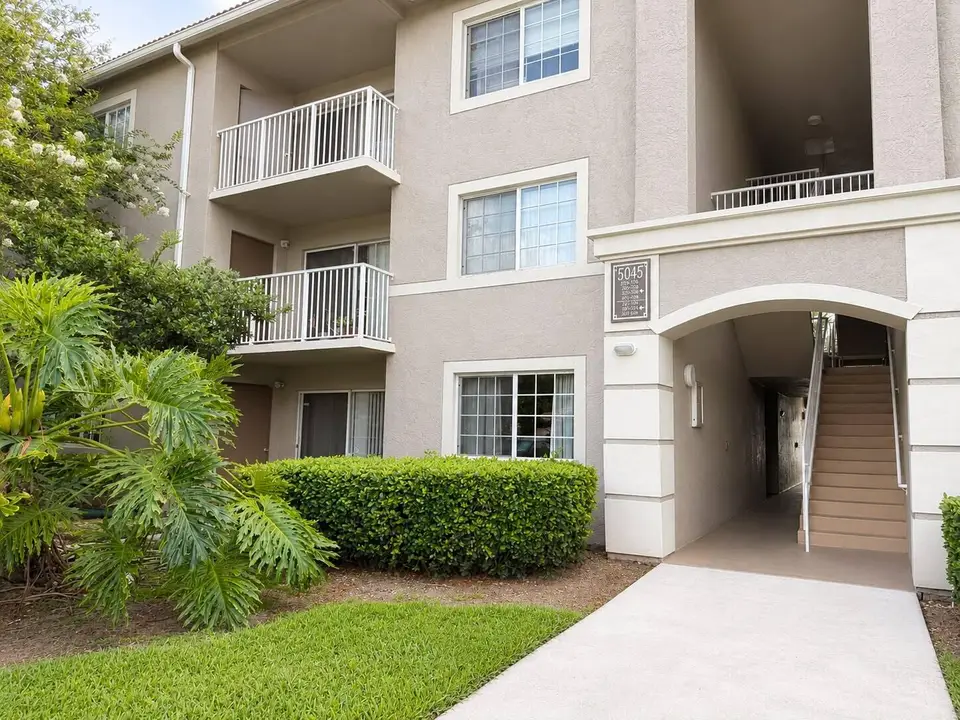 5045 Wiles Road 105, Coconut Creek, FL 33073
