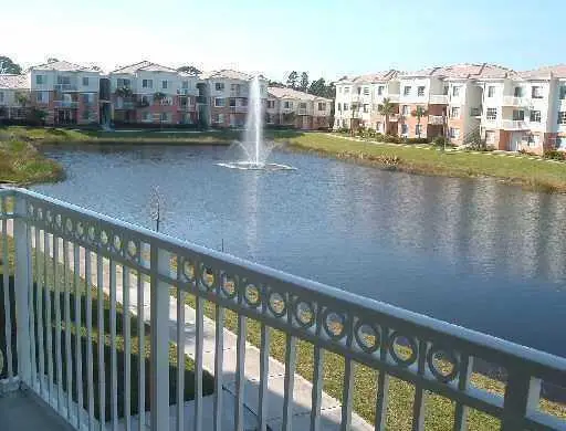 10208 Lake View