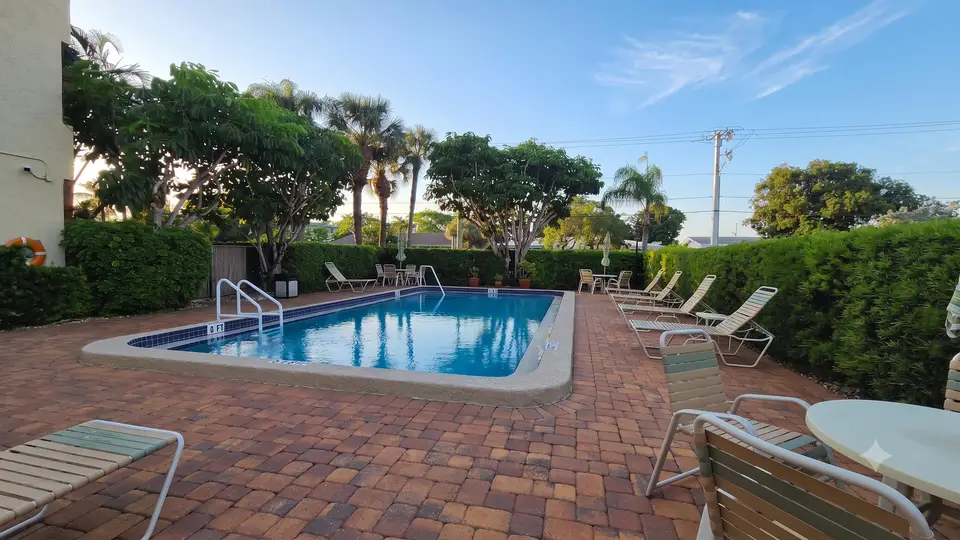 2400 NE 10th Street 108, Pompano Beach, FL 33062
