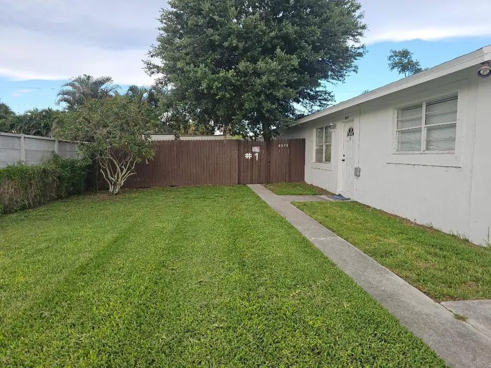 8576 Sunset Drive 1, Palm Beach Gardens, FL 33410