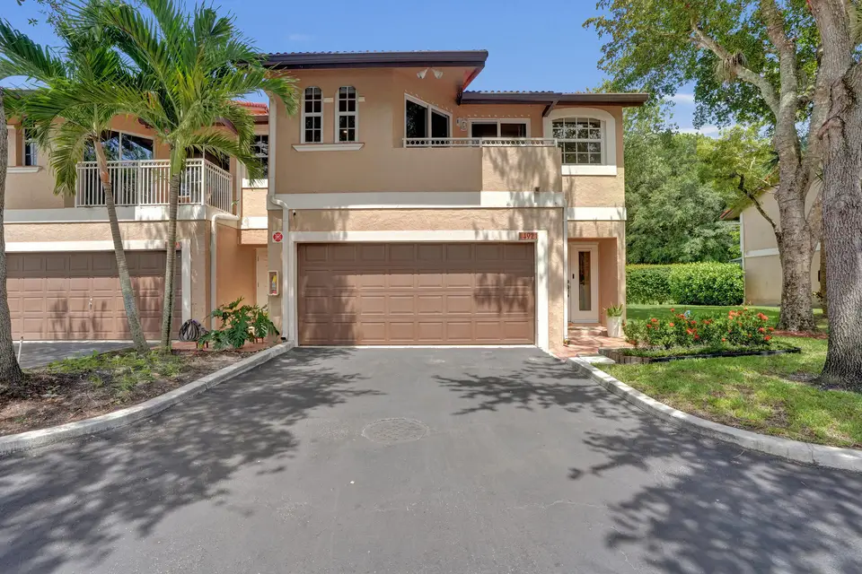 4921 Riverside Drive 606, Coral Springs, FL 33067