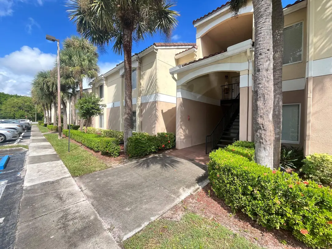 815 W Boynton Beach Boulevard 1-106, Boynton Beach, FL 33426