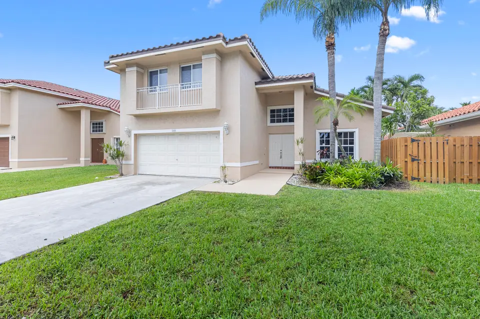 245 Via Milan Terrace, Davie, FL 33325