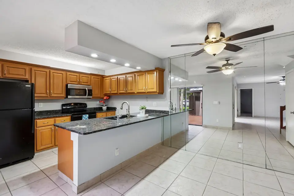 1176 SW 118th Terrace, Davie, FL 33325