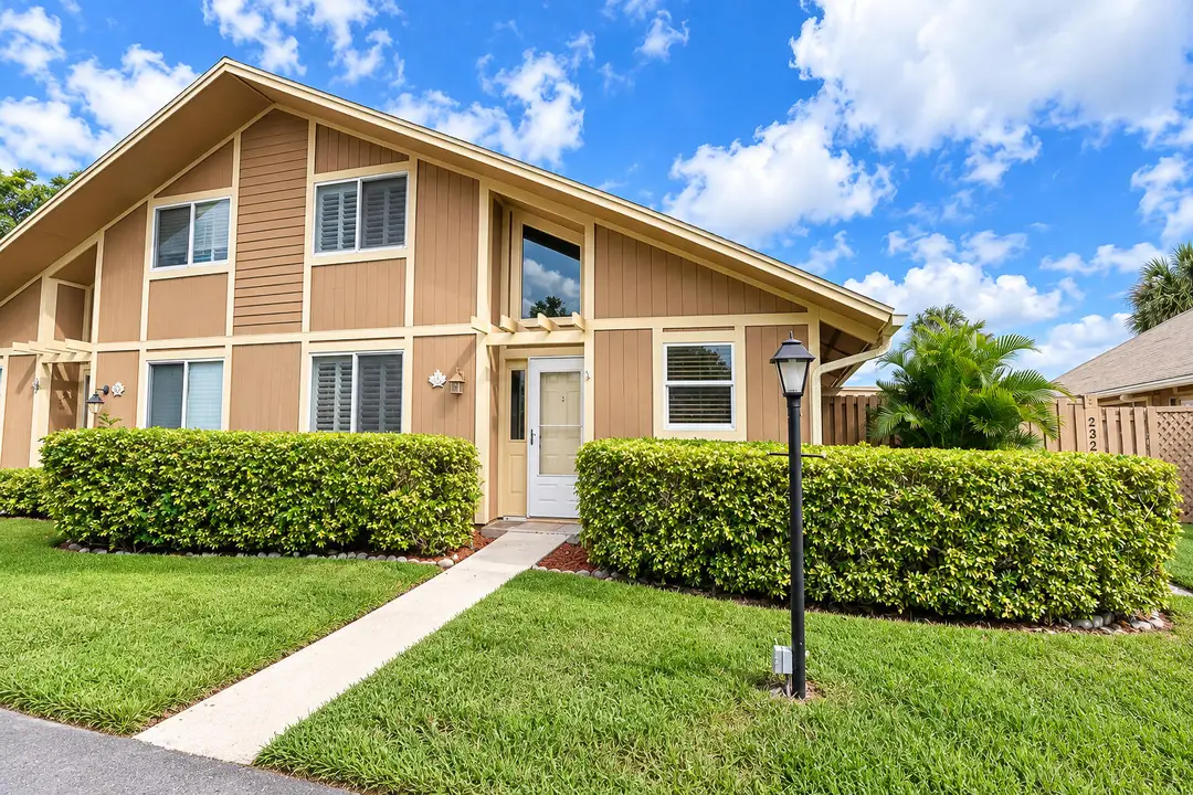 232 Maplecrest Cir-Jupiter, FL