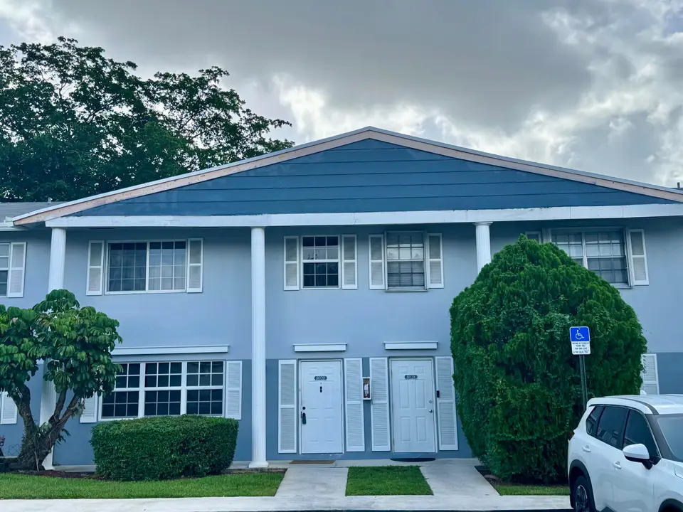 8028 SW 17th Place, Davie, FL 33324