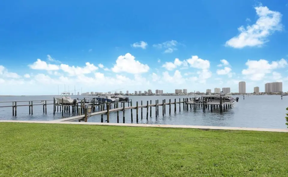 370 Wilma Circle 6, Riviera Beach, FL 33404