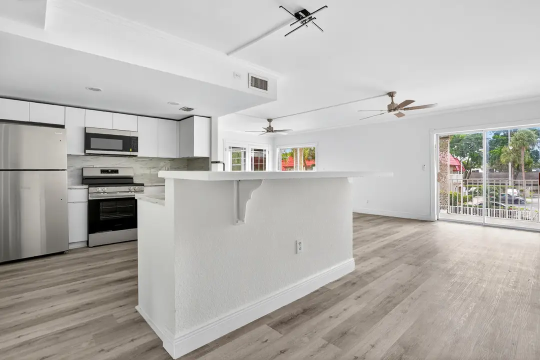 495 SE 8th Street 242, Deerfield Beach, FL 33441