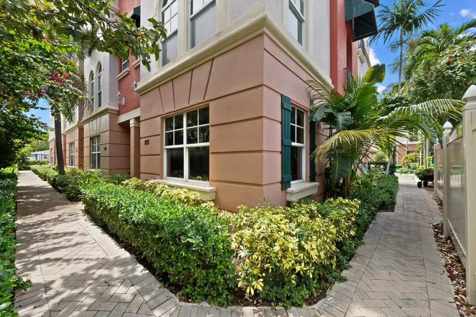 1033 NE 17th Way 905, Fort Lauderdale, FL 33304