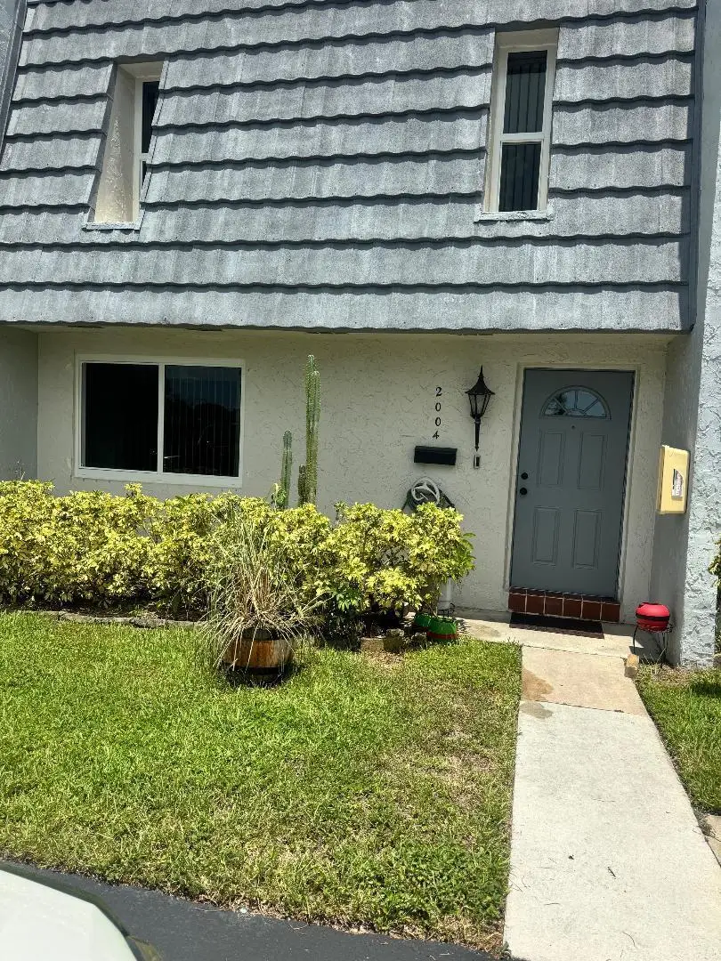 2004 NW 38th Terrace 803, Lauderdale Lakes, FL 33311