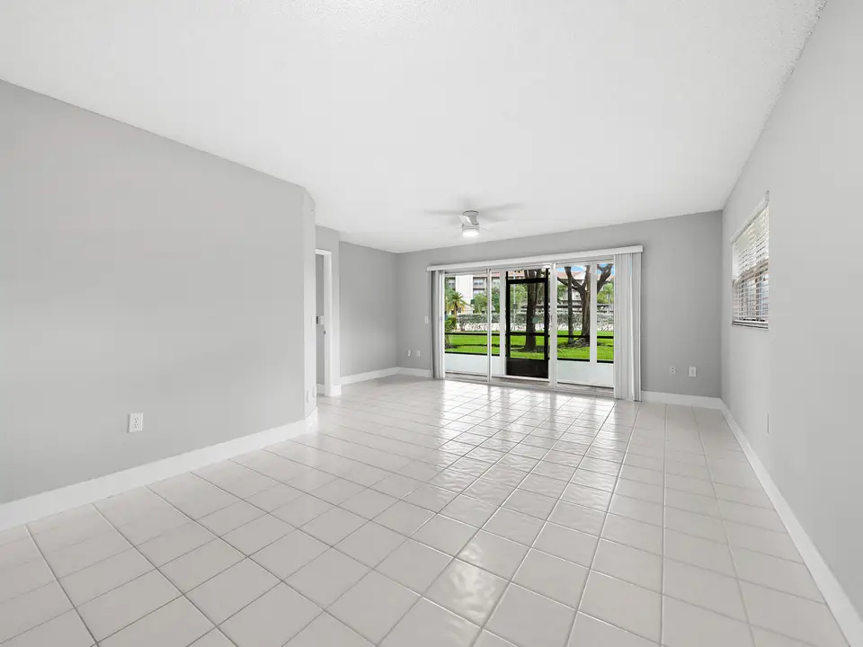 550 SW 137 Avenue L114, Pembroke Pines, FL 33027