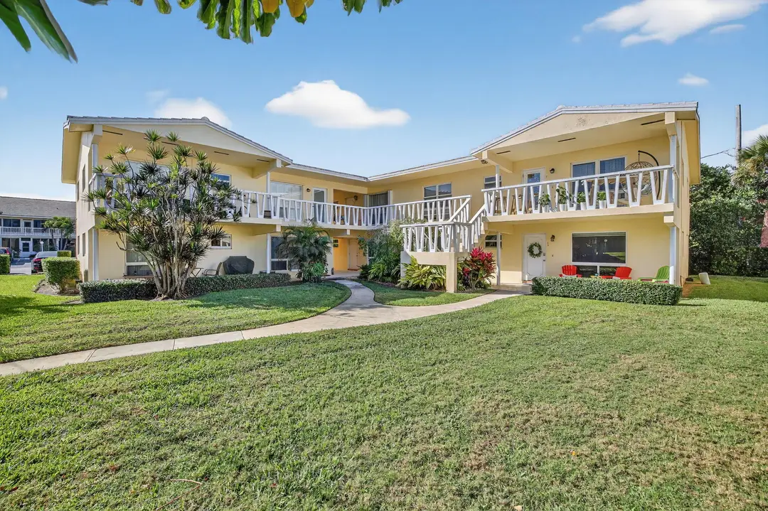 2755 NE 28th Avenue E2, Lighthouse Point, FL 33064