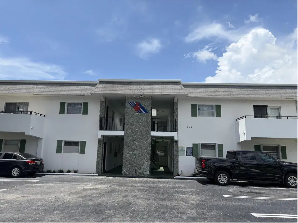 320 SW 1st Street D-4, Pompano Beach, FL 33060