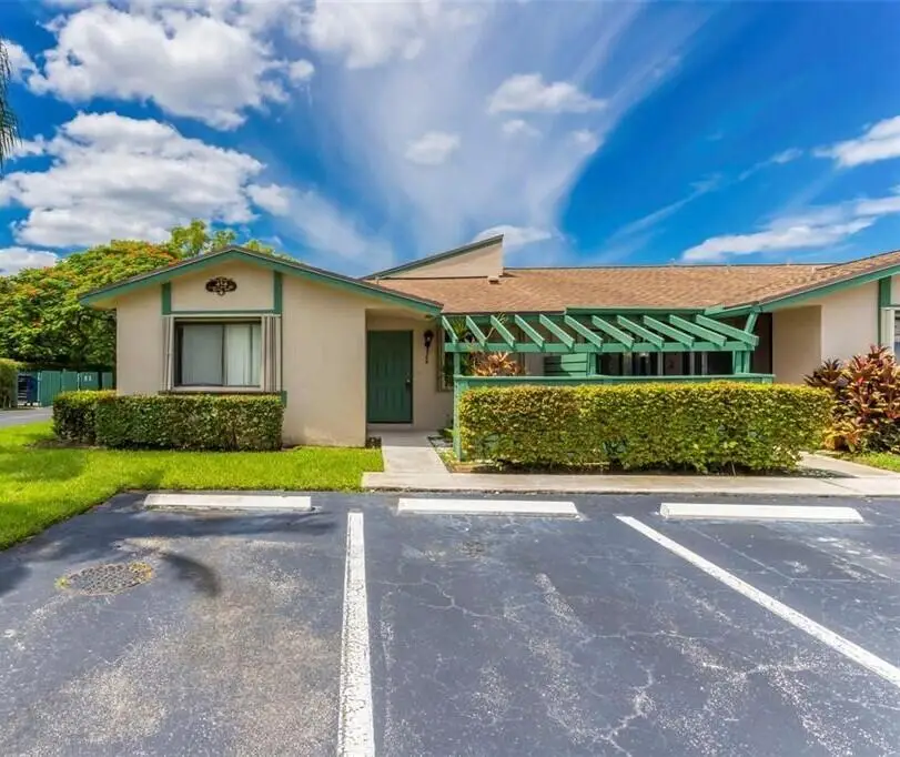 454 Lakeview Drive 1, Weston, FL 33326