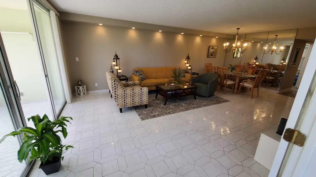 3800 Oaks Clubhouse Drive 112, Pompano Beach, FL 33069