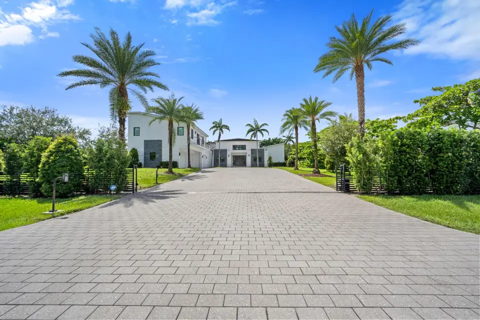 11350 NW 8th Street, Plantation, FL 33325