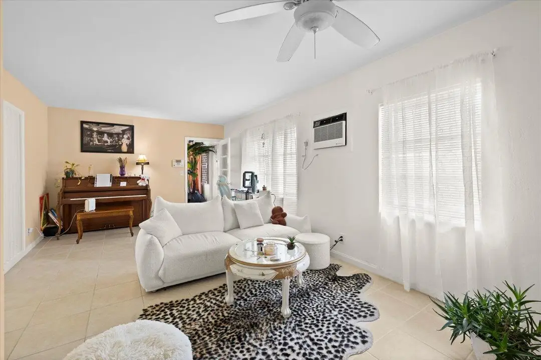 327 S Ocean Breeze 1, Lake Worth, FL 33460