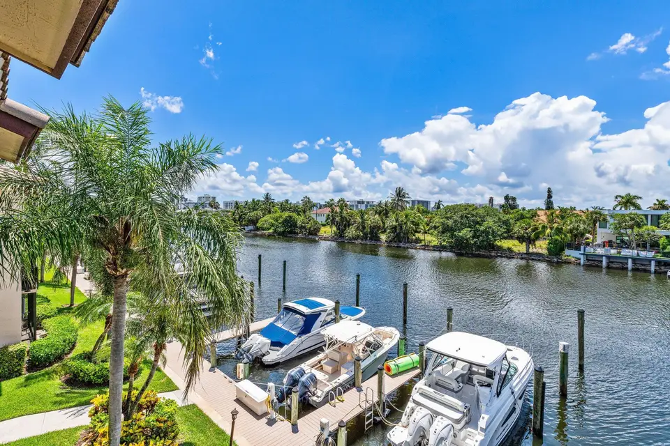 210 Captains Walk 711, Delray Beach, FL 33483