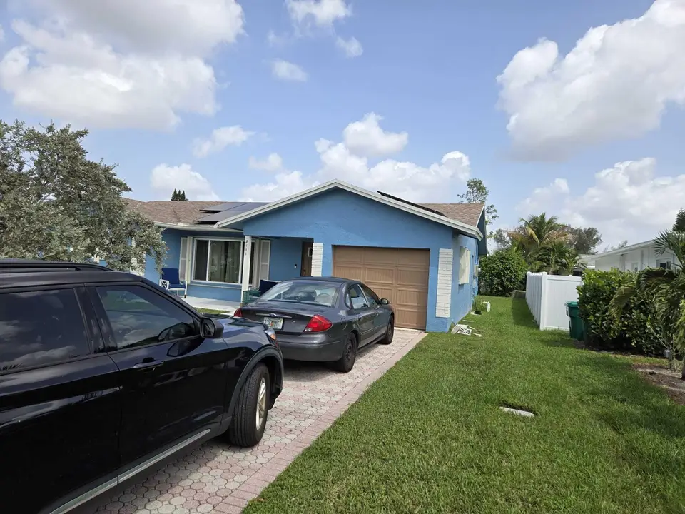8111 NW 100th Terrace NW, Tamarac, FL 33321