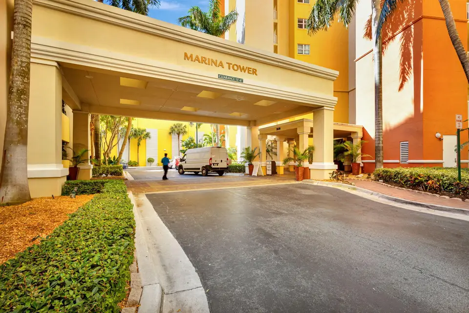 2650 Lake Shore Drive 1005, Riviera Beach, FL 33404