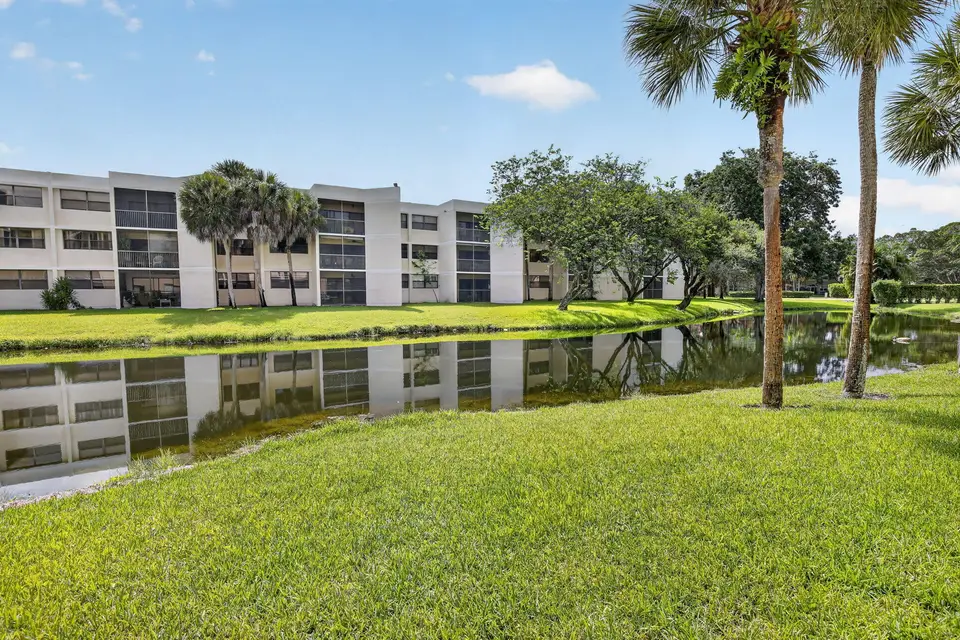 410 Lakeview Drive 103, Weston, FL 33326