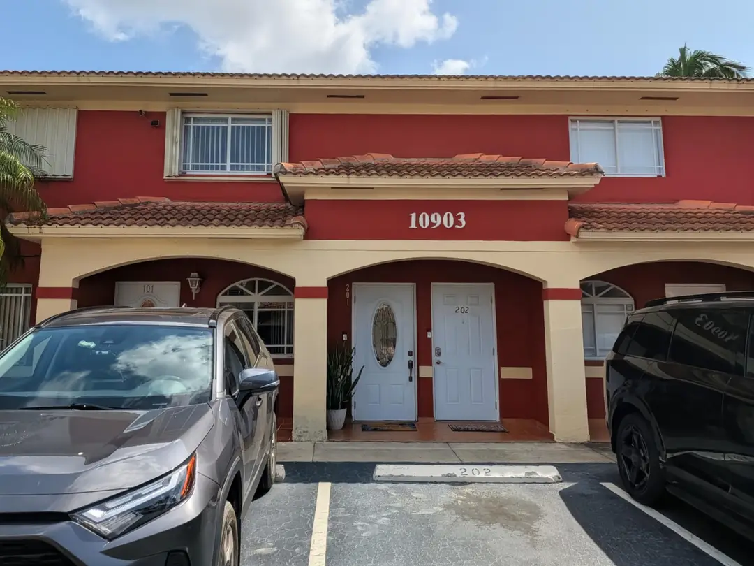 10903 W Okeechobee Road 201, Hialeah, FL 33018