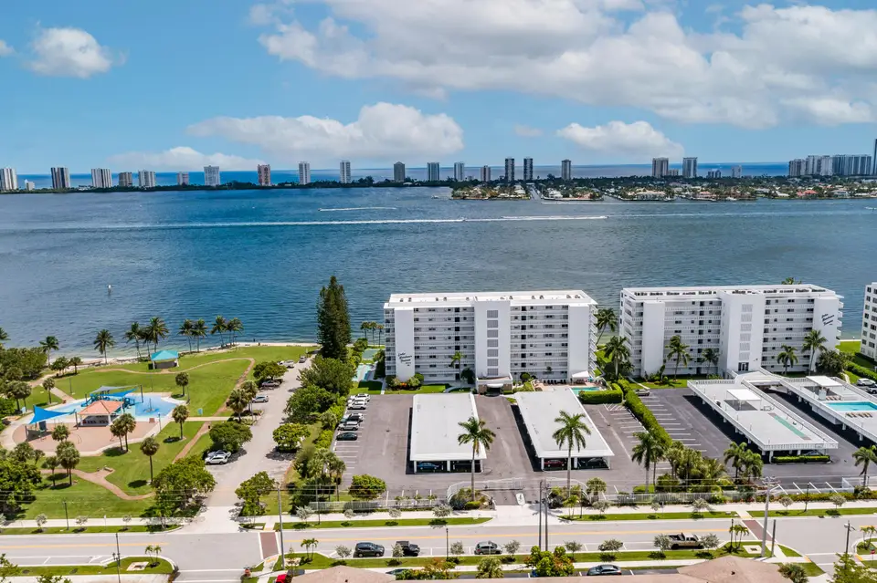 501 LAKE SHORE Drive 206, Lake Park, FL 33403