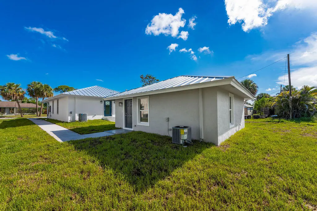 3018 SE Iris Street 2, Stuart, FL 34997