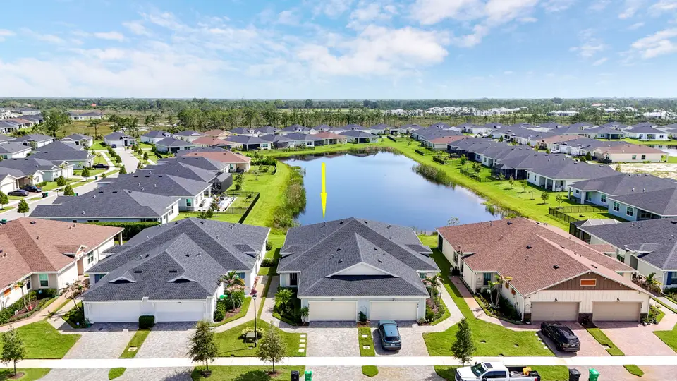 1960 SE Crosswood Way, Port St. Lucie, FL 34984
