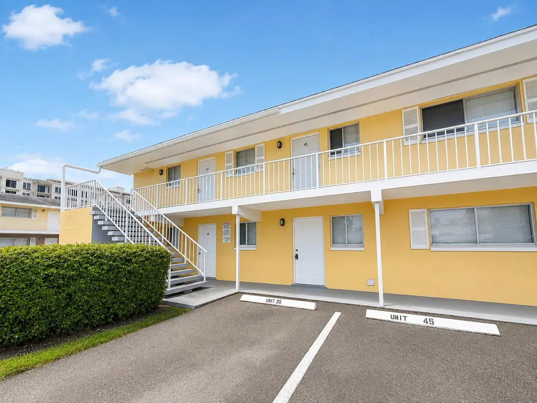1501 Crescent Circle E45, Lake Park, FL 33403