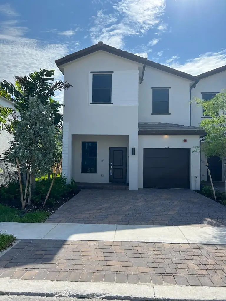 237 SW 159TH Way, Pembroke Pines, FL 33027