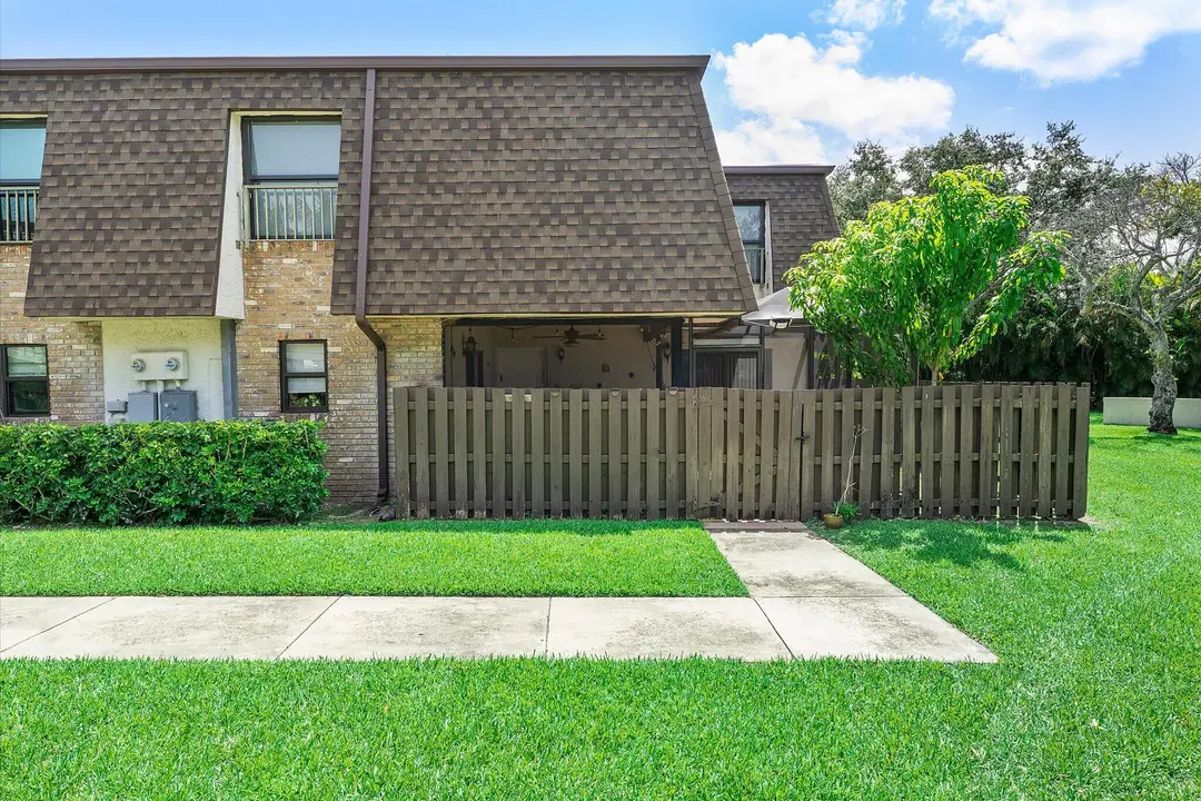 2-2562 NW 99th Ave_002
