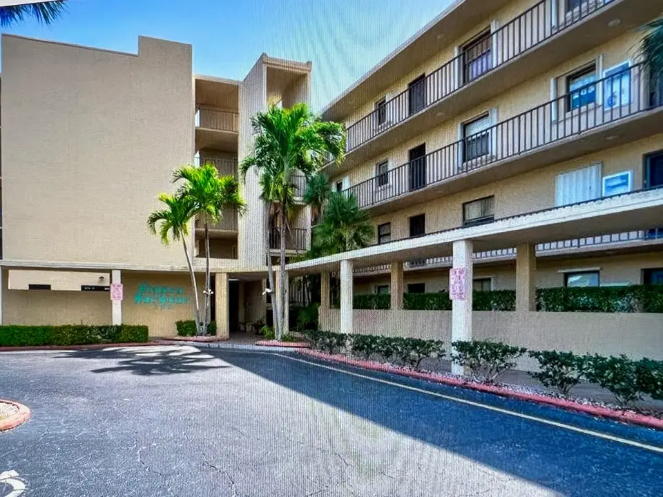 890 N Federal Highway 102, Lantana, FL 33462