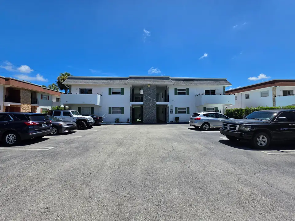 214 SW 1ST Street I-2, Pompano Beach, FL 33060