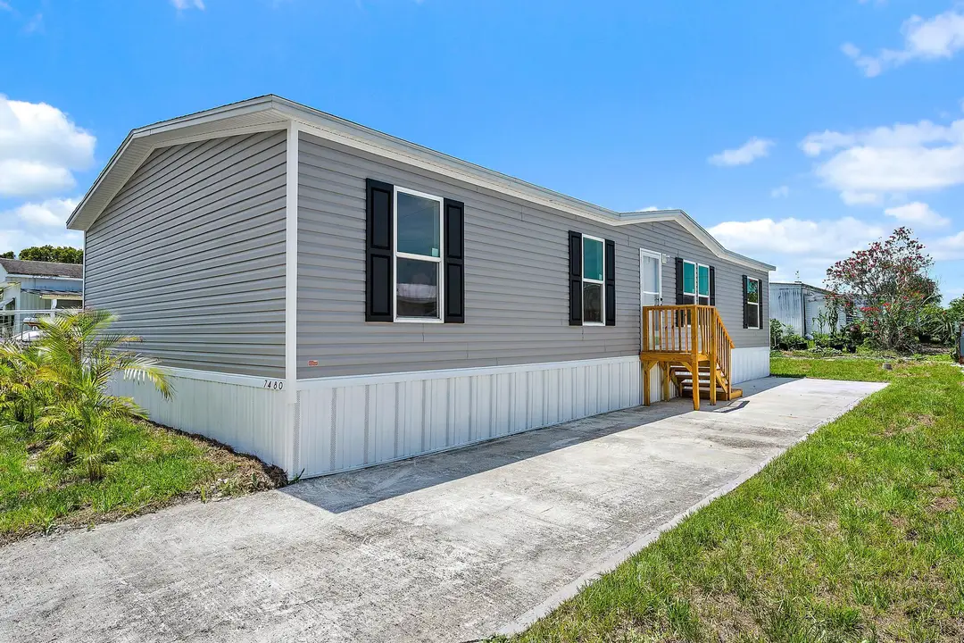 7480 SE Eagle Ave-3