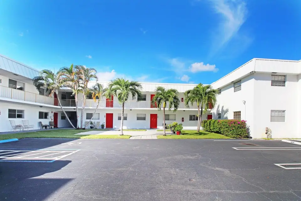 402 Lake Shore Drive 103, Lake Park, FL 33403